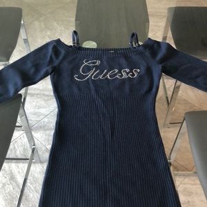 I’m selling a navy blue guess shirt